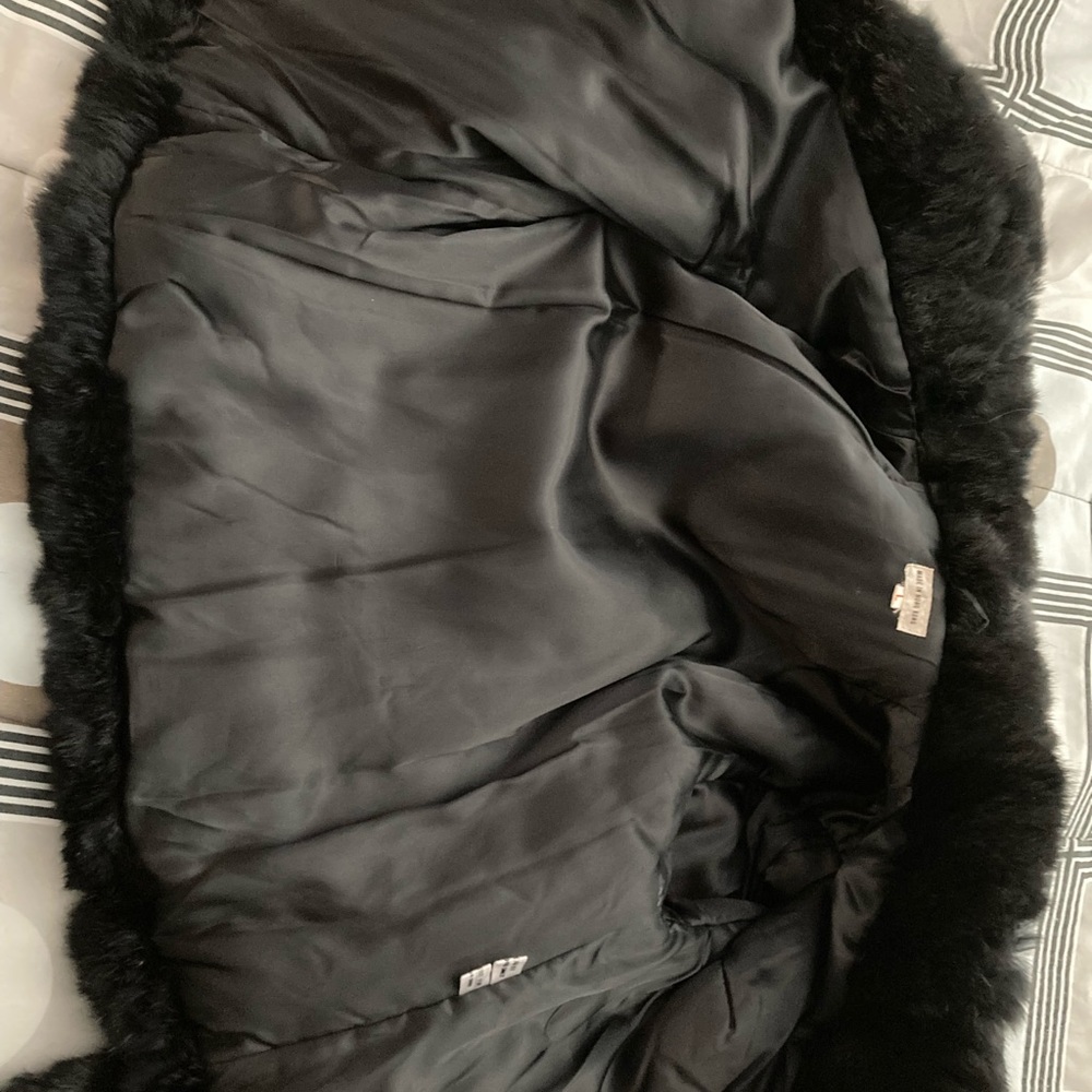 Short black Rabbit Coat - Picture 3 of 6